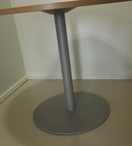 Lite, rundt møtebord fra Martela, plate i bjerk / ben i grått, Ø=85cm, H=73cm, pent brukt