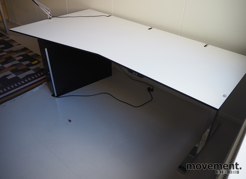 Solgt!Skrivebord med elektrisk hevsenk - 2 / 3