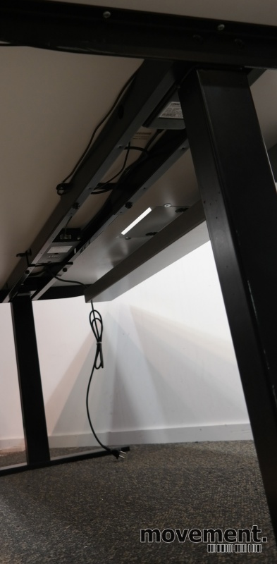 Solgt!Lekkert skrivebord med elektrisk - 4 / 5
