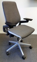 Kontorstol fra Ikea, modell Vilgot, sortfarge, pent brukt Kontorstol fra Ikea, modell Vilgot, sortfarge, pent brukt