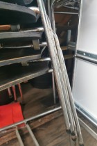 Arne Jacobsen: modell 3103 Hammeren / T-Chair, vintage designstoler i slitt tilstand