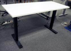 Skrivebord med elektrisk hevsenk i hvitt / sort fra Linak, 140x60cm, NY/UBRUKT