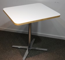Lite møtebord / sidebord / kafebord i lys grå med bjerk forkant / krom fra Materia, modell Centrum, 60x70cm, pent brukt