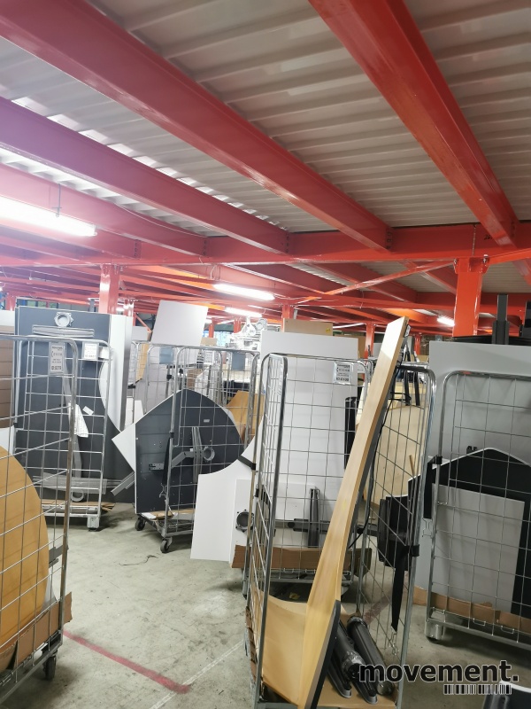 Solgt!Messanin i stål, 345kvm (21,6 x 16 - 8 / 13