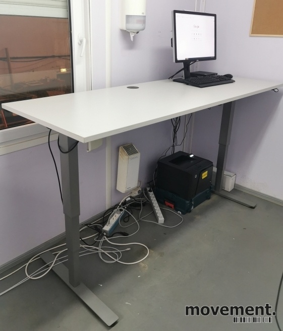 Solgt!Elektrisk hevsenk skrivebord fra - 1 / 4
