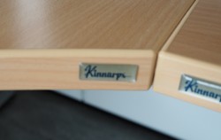 Hjørneløsning elektrisk hevsenk fra Kinnarps i bøk laminat / grått, T-serie, 280x220cm, venstreløsning, pent brukt