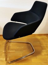 Loungestol fra Arper, Modell Aston, i sort/krom, Design: Jean-Marie Massaud, pent brukt