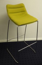 Barkrakk / barstol i grønt stoff / krom fra Cube Design, modell S10, sittehøyde: 78cm, pent brukt