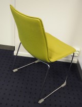 Konferansestol i grønt stoff / krom fra Cube Design, modell S10, pent brukt