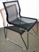 Møteromsstol: Stick Chair fra ICF Italia, sort mesh i sete/rygg, meieunderstell i krom, pent brukt