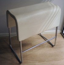 Materia Plint barpall / barkrakk i hvitt skinn / krom, bredde 58cm, høyde 65cm pent brukt