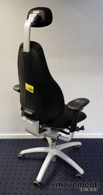 Solgt!Kontorstol i sort stoff fra - 2 / 2
