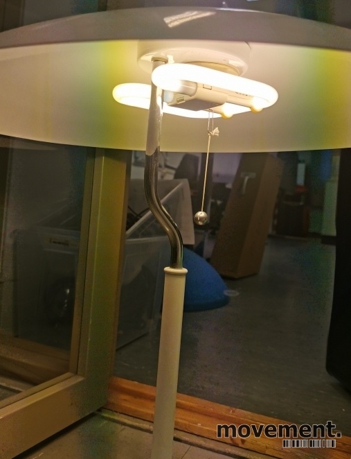 Solgt!Bordlampe i hvitlakkert stål fra - 4 / 4