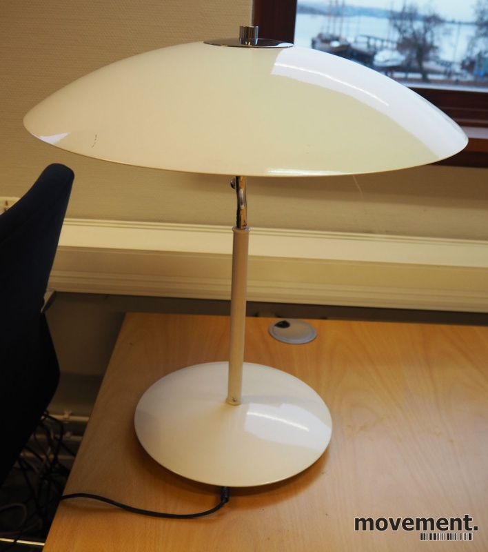Solgt!Bordlampe i hvitlakkert stål fra - 2 / 4