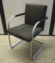 Vitra Visasoft konferansestol / besøksstol i grått mikrofiberstoff / krom, brukt