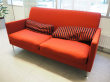 Solgt!2-seter sofa i rødt stoff, bredde - 2 / 2