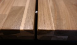 Konferansebord / spisebord i akasie heltre fra IKEA, modell Skogsta, 235x100cm, pent brukt