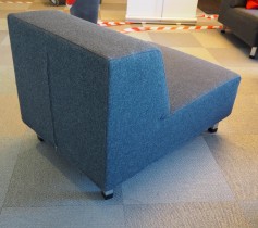 1-seter sofa / loungestol i mørkt grått stoff fra Jonas Ihreborn, bredde 65cm, pent brukt