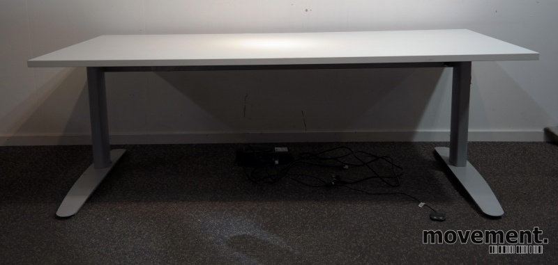 Solgt!Skrivebord med elektrisk hevsenk i - 1 / 4