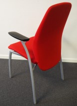 Møteromsstol fra Kinnarps, mod Plus 375 i rødt stoff / grålakkert metall / sort armlene, brukt
