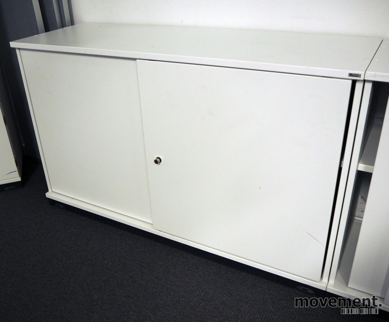 Solgt!Kinnarps E-serie skap med - 1 / 4