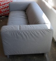 IKEA Klippan 2-seter sofa med mellomgrått trekk, 180cm bredde, pent brukt