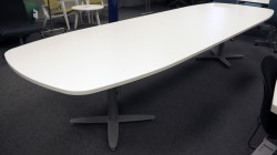 Kinnarps T-serie møtebord / konferansebord i lys grå / grått, 360x120cm, passer 12-14personer, pent brukt