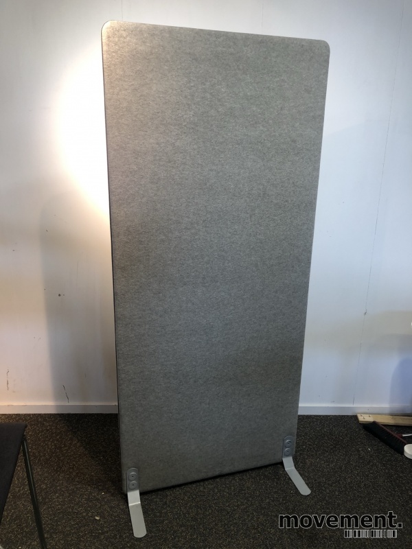 Solgt!Skillevegg i grått stoff fra - 1 / 2