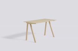 Skrivebord i lakkert eik fra HAY, modell Copenhague Desk CPH90, 130x65cm, pent brukt