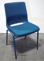 Konferansestol / stablestol i blåturkis, polstret sittepute, RBM Ana, pent brukt