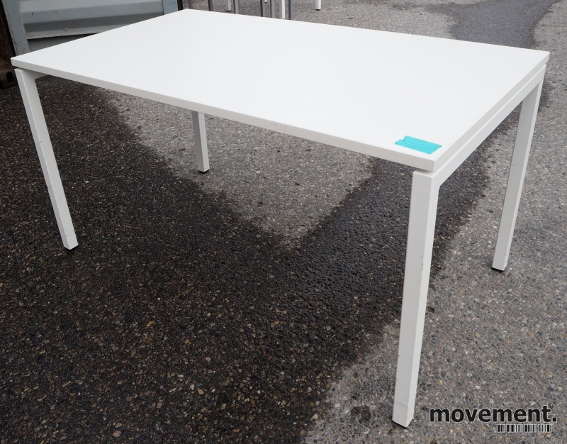 Solgt!Skrivebord i hvitt, 140x80cm, pent - 2 / 3