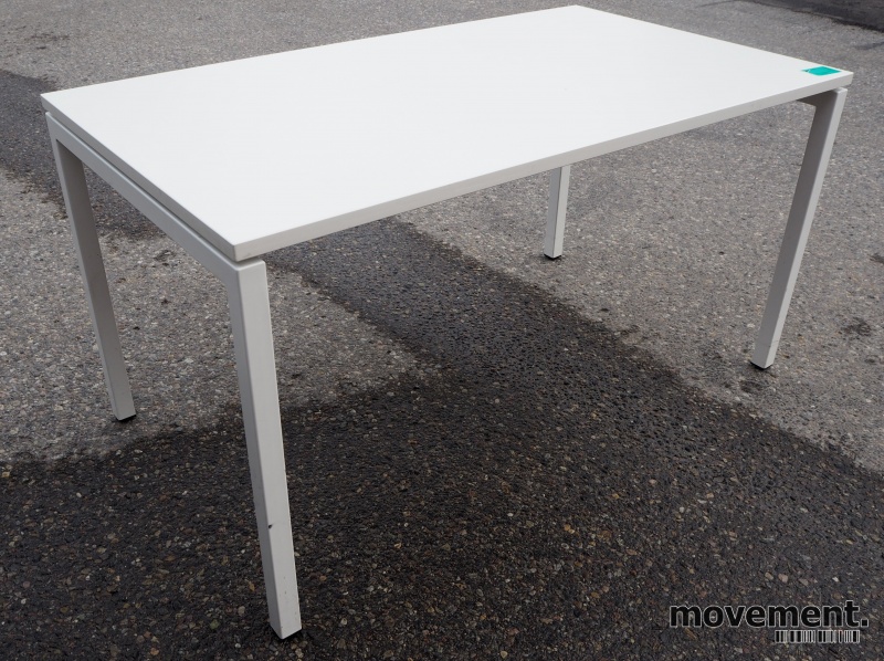 Solgt!Skrivebord i hvitt, 140x80cm, pent - 1 / 3