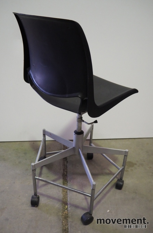 Solgt!Høy kontorstol i sort / aluminium - 2 / 4