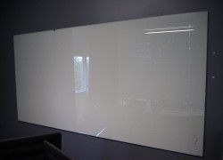 Grått, vegghengt whiteboard i glass / glasswhiteboard fra Lintex, 200x100cm, pent brukt