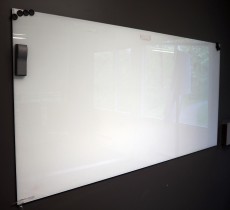 Whiteboard i glass, 200x100cm, magnetisk, pent brukt