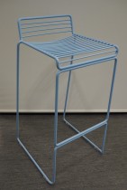 Barstol fra HAY, modell HEE i lys blå, 75cm sittehøyde, pent brukt