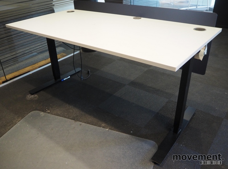 Solgt!Skrivebord med elektrisk hevsenk i - 1 / 3