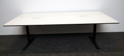 Møtebord fra Holmris i hvitt/sort, 240x128cm, for 8-10pers, pent brukt