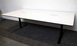 Møtebord fra Holmris i hvitt/sort, 240x128cm, for 8-10pers, pent brukt