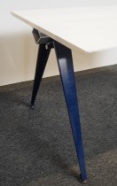 Lekkert møtebord i hvitt / blått fra Randers+Radius, modell Grip meeting, 133x80cm, pent brukt