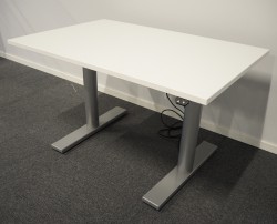 Skrivebord med elektrisk hevsenk i hvitt grått fra Duba B8, 120x80cm, pent brukt understell med ny bordplate