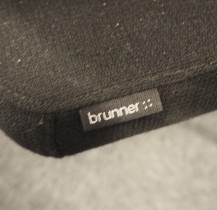 Konferansestol / møtestol i sort mesh / sort sete / krom fra Brunner, modell Too 2.0, pent brukt