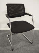 Konferansestol / møtestol i sort mesh / sort sete / krom fra Brunner, modell Too 2.0, pent brukt