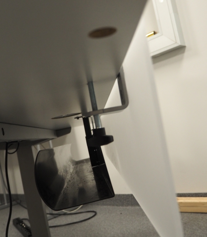 Bordskillevegg i frostet plexi /