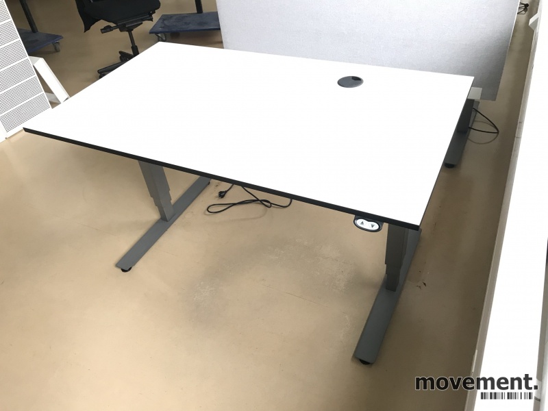 Solgt!Skrivebord med elektrisk hevsenk i - 1 / 4