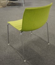 Arper Catifa 53 (bred type) konferansestol i grønt / ben i krom, brukt