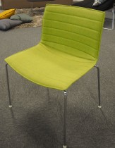 Arper Catifa 53 (bred type) konferansestol i grønt / ben i krom, brukt