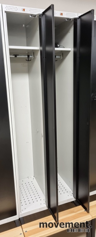 Solgt!Garderobeskap med benk fra AJ - 3 / 4