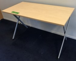 Konferansebord / klappbord i bjerk fra Kinnarps, 120x60cm, Edu-X serie, pent brukt