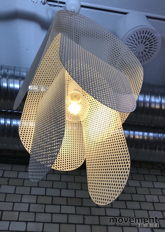 Solgt!Taklampe i hvitlakkert perforert - 4 / 4